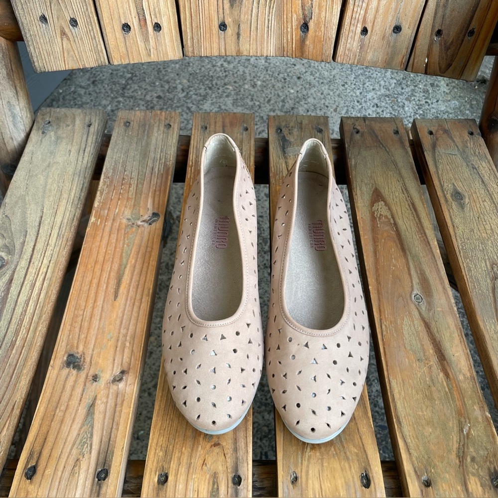 Munro Aubrey  Tan Nubuck Perforated Wedge Loafers Size 8.5 Comfort Walking Shoe